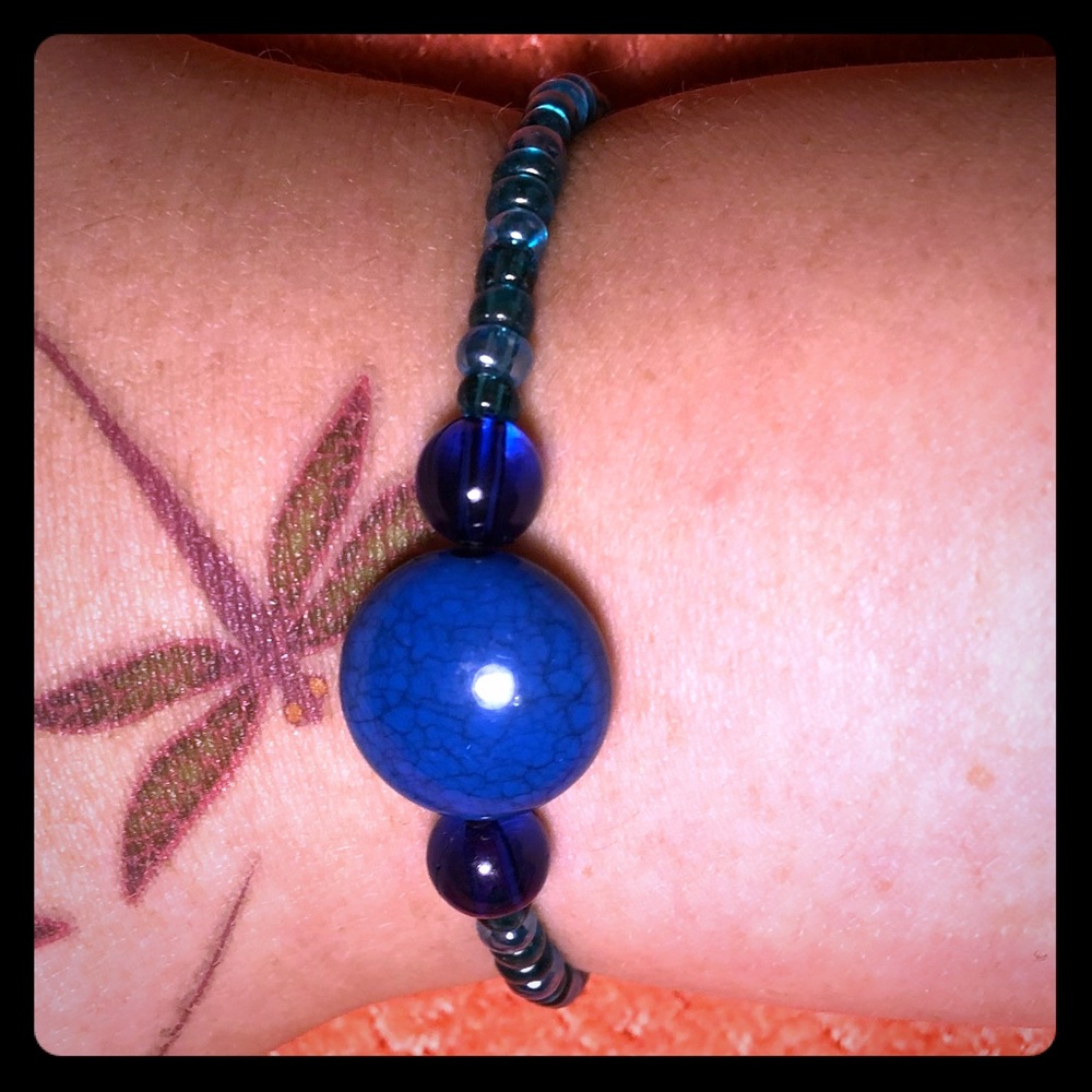 Homemade blue bracelet with a oval blue accent.